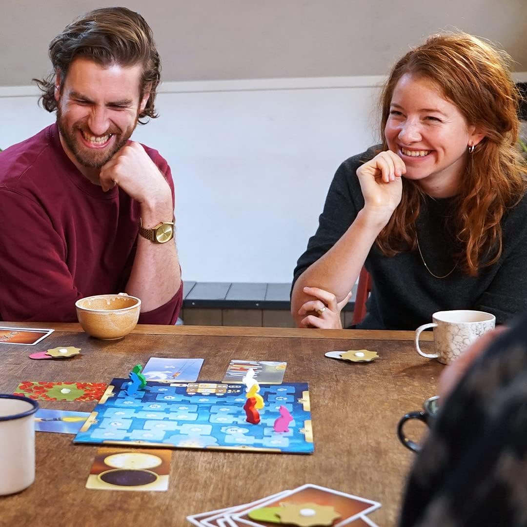 Imagen de Asmodee Dixit, Una Imagen Vale más Que mil Palabras, Juego de Imaginación y Creatividad Ganador de Varios Premios, A Partir de 8 Años, De 3 a 8 Jugadores, 30 Minutos por Partida, Español