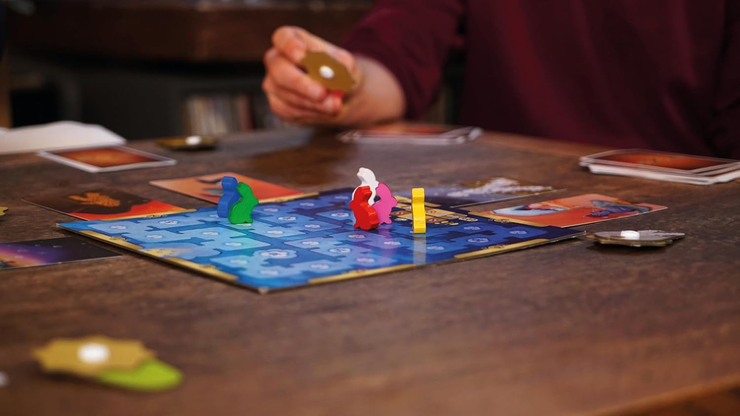 Imagen de Asmodee Dixit, Una Imagen Vale más Que mil Palabras, Juego de Imaginación y Creatividad Ganador de Varios Premios, A Partir de 8 Años, De 3 a 8 Jugadores, 30 Minutos por Partida, Español