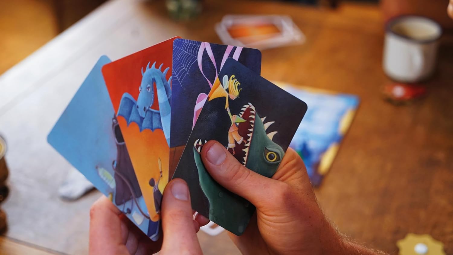 Imagen de Asmodee Dixit, Una Imagen Vale más Que mil Palabras, Juego de Imaginación y Creatividad Ganador de Varios Premios, A Partir de 8 Años, De 3 a 8 Jugadores, 30 Minutos por Partida, Español