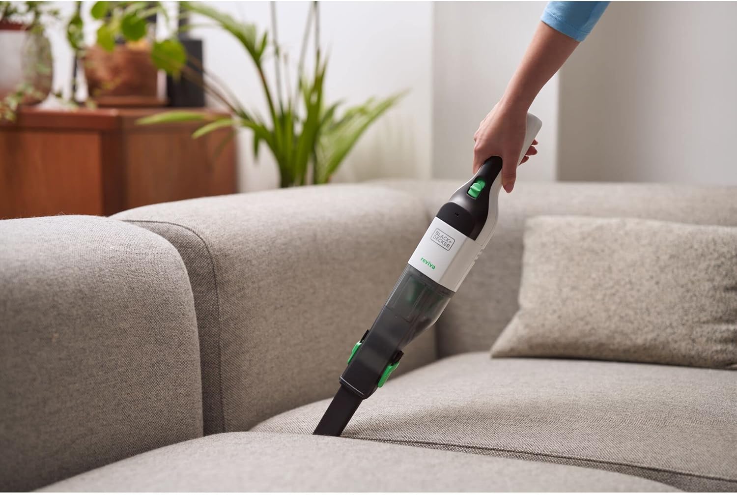 Imagen de BLACK+DECKER Aspiradora de Mano REVIVA de 7.2V, REVHV8CA-QW
