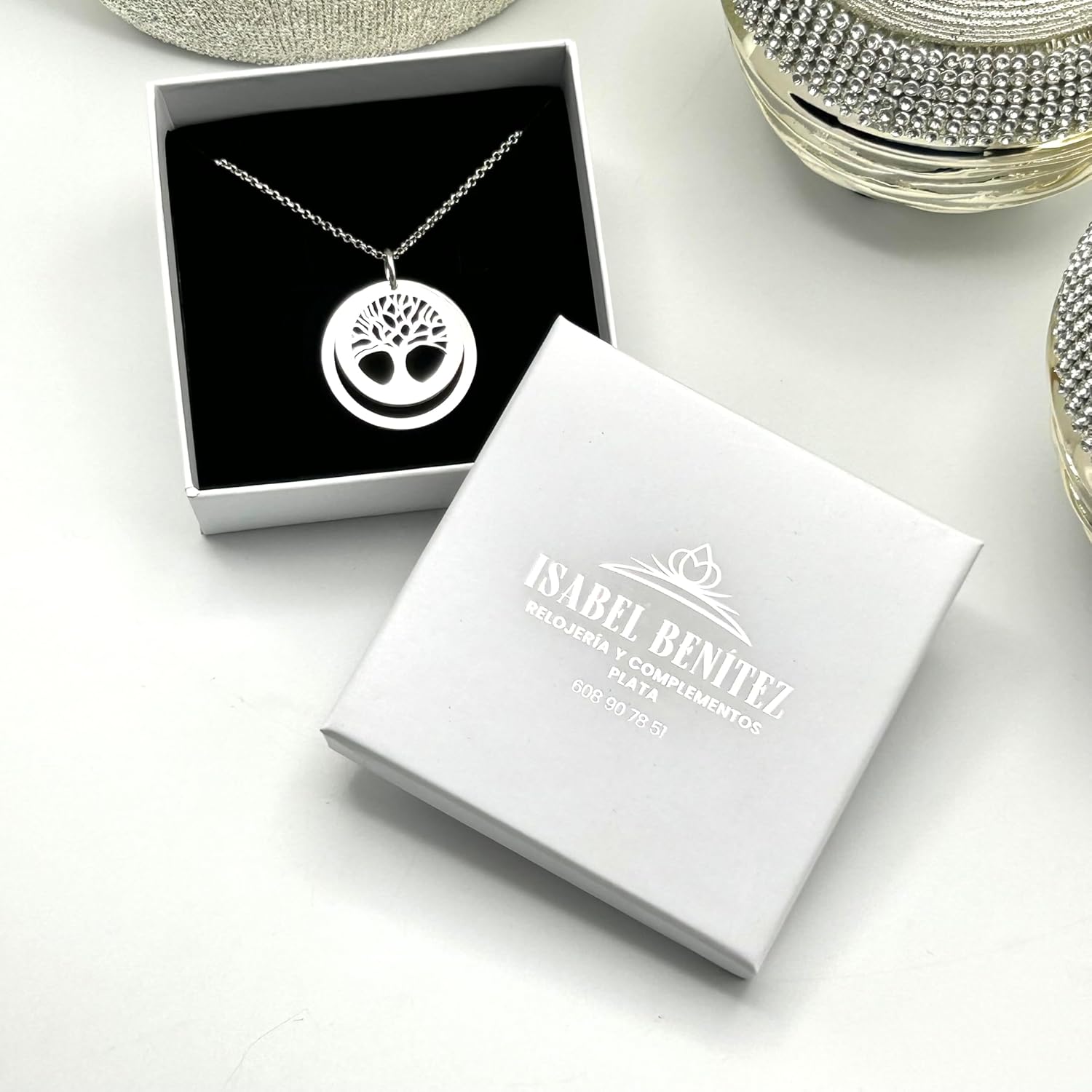 Imagen de Collar Árbol de la Vida en Plata de Ley 925 personalizable. Cadena de 45cm. Regalo ideal madre abuela con nombres familia. Cumpleaños, Navidad. Hecho en España. (Collar Árbol de la Vida + 1 Aro)