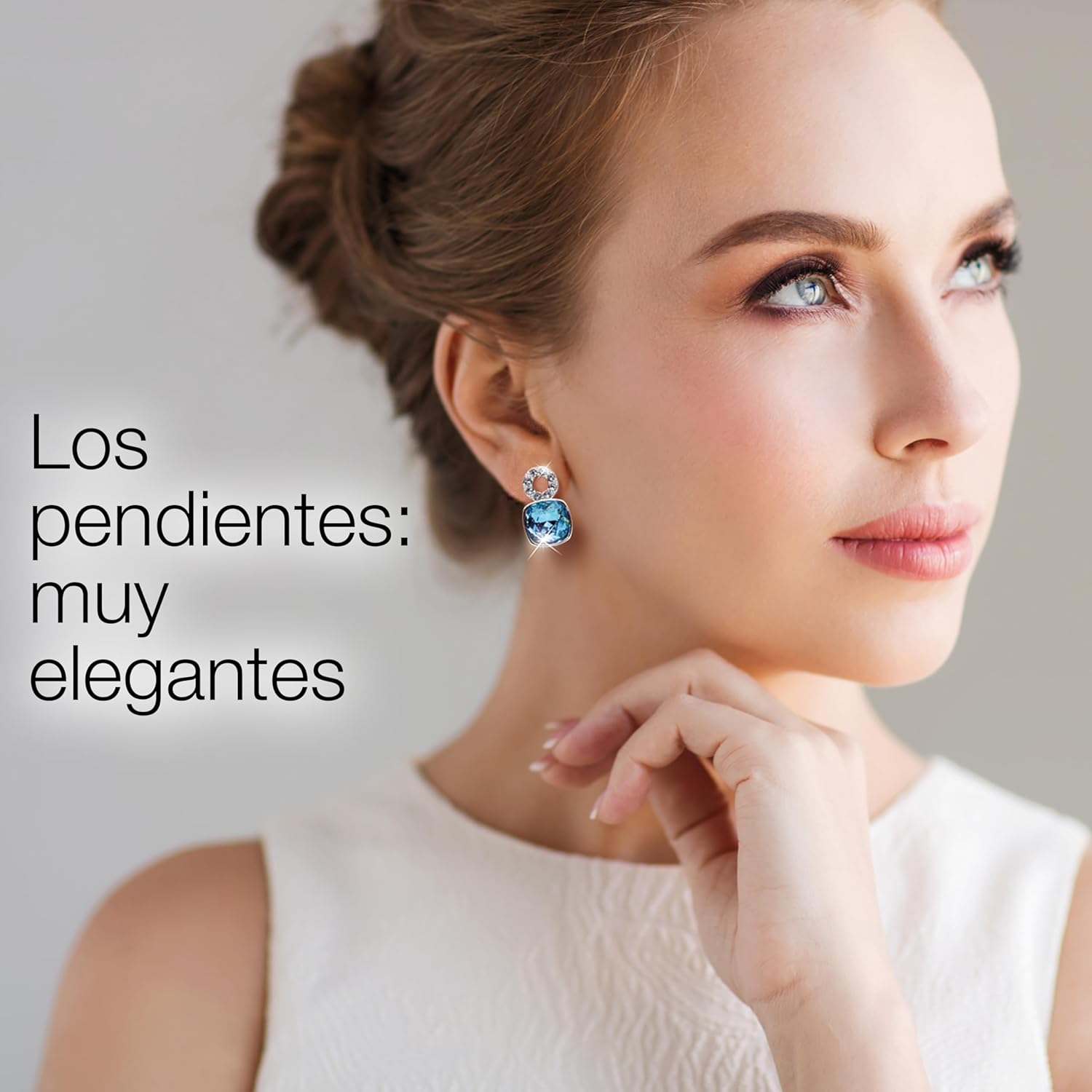 Imagen de Conjunto PLATINUM BLUE: 2 joyas para mujer bañadas Platino de Ley con 9 cristales de Swarovski color aguamarina y 104 cristales de Swarovski® transparentes. Gargantilla + Pendientes. Ideal para REGALO