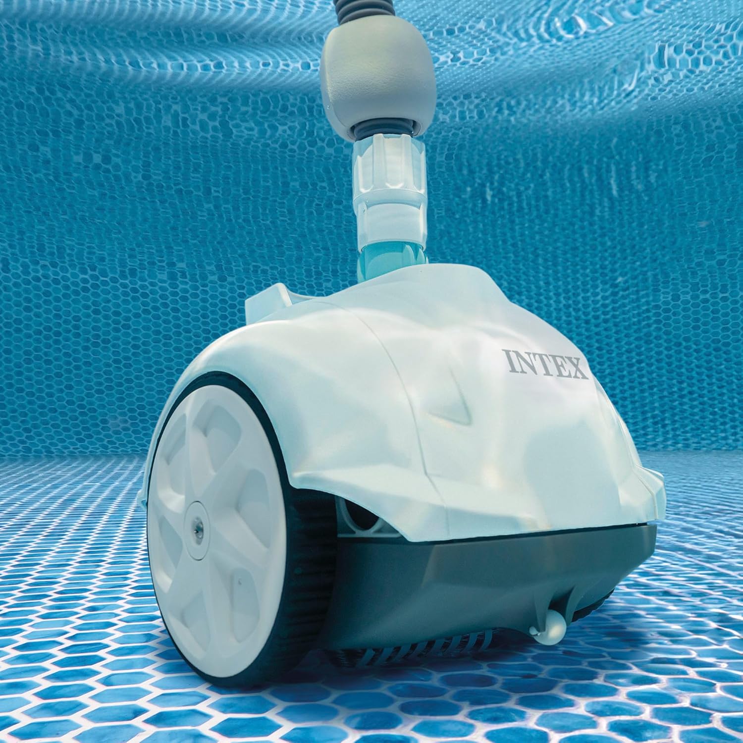 Imagen de Intex 55251 - Robot limpiafondos piscina Krystal Clear ZX50, Limpiador fondo piscina automático, Manguera 6.5m antienrredos, recipiente para desechos 0,8L y giro automático, Limpiafondos piscina