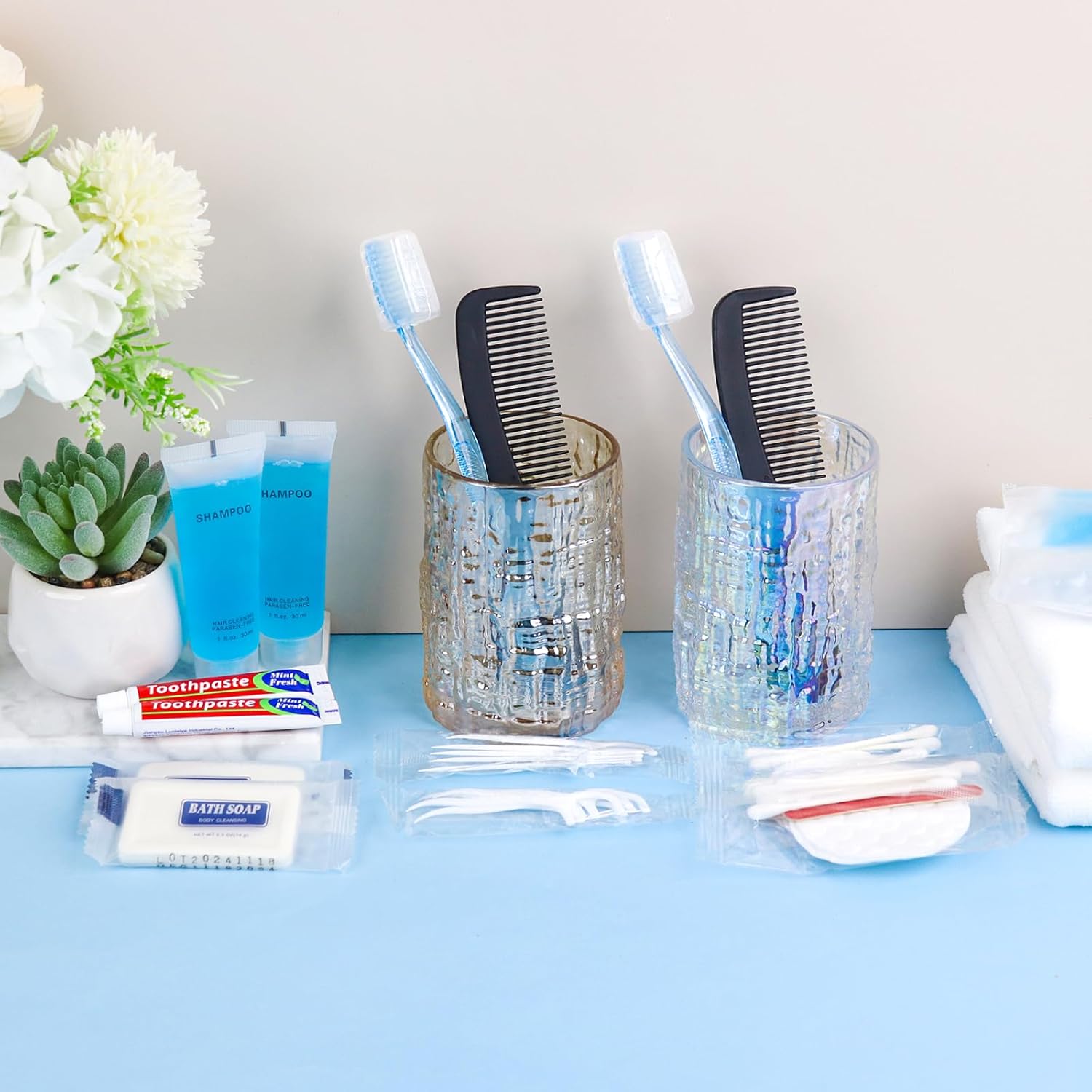 Imagen de Kit de aseo básico, empaquetado individualmente, kit de higiene personal a granel, suministros de cuidado para personas sin hogar, kit de aseo de tamaño de viaje para hombres y mujeres, bolsa