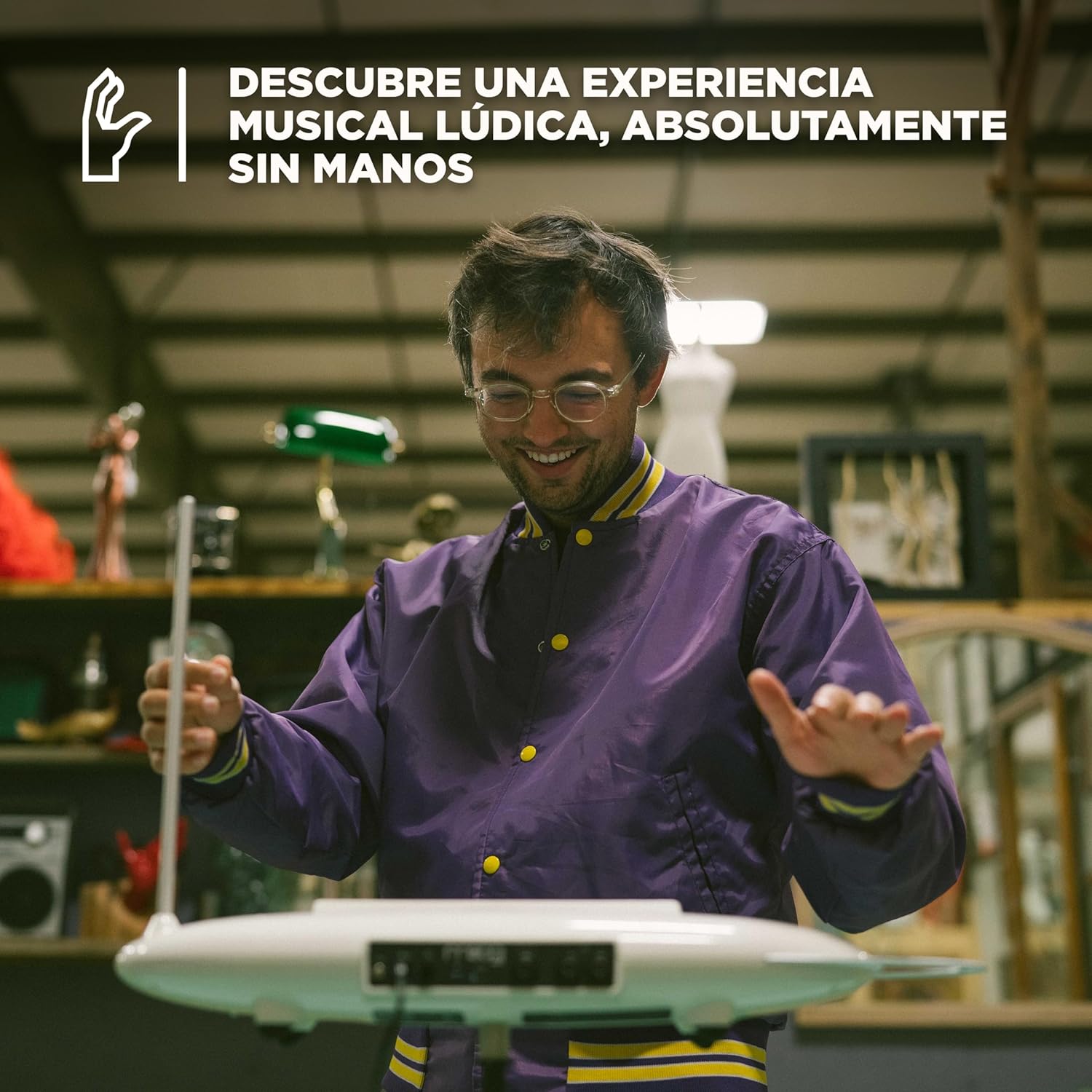 Imagen de MOOG Theremini - Theremin con corrección de tono, salida CV, afinador y altavoz, motor de sonido de sintetizador Animoog con 32 presets y pantalla LCD
