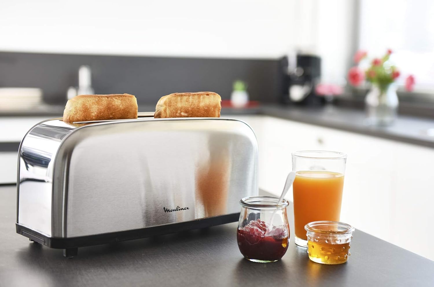 Imagen de Moulinex Classic, Tostador Acero Inoxidable, 2 Ranuras largas y anchas, 1400 W, 6 Posiciones Tostado, Función Stop, Bandeja Recogemigas, para Todo Tipo de Pan normal, molde, artesano, LS330D