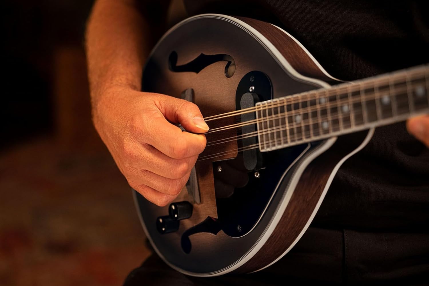 Imagen de Ortega Guitars Bluegrass RMAE30-WB - Mandolina estilo A - Serie Americana - Electroacústica - Abeto y arce con acabado satinado Whiskey Burst