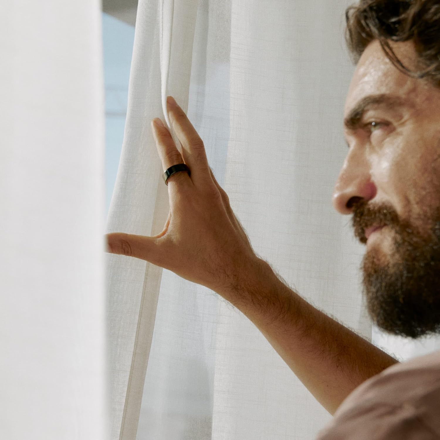 Imagen de OURA Ring 4 Anillo Inteligente - Black - Talla 10 | Averigua tu Talla con el Kit de Tallaje Ring 4 | Monitoriza el sueño, la FC, el estrés y más - hasta 8 días de autonomía