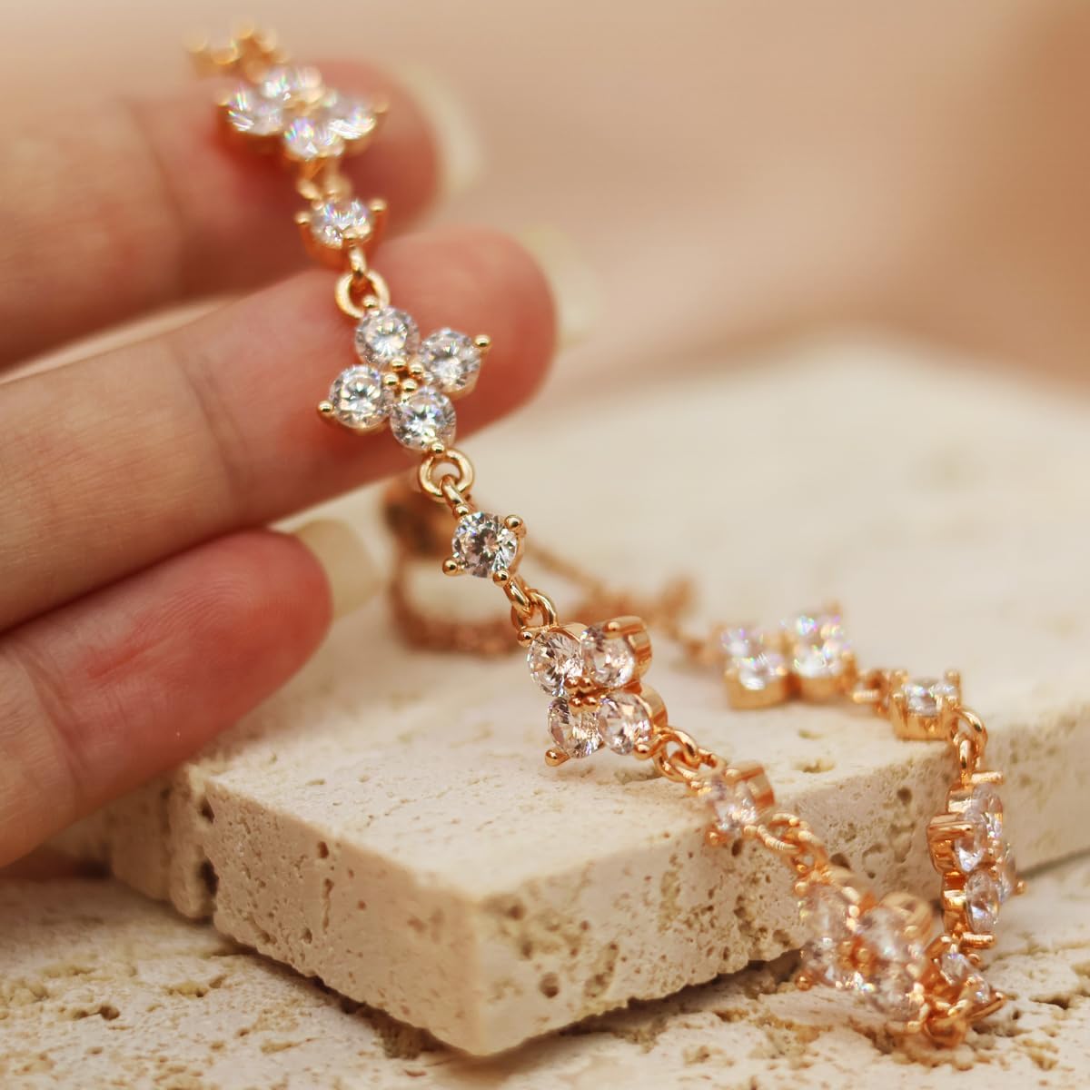 Imagen de Pulsera FEIKFEIZ de moissanita, con diamante moissanita cultivado en laboratorio, chapado en oro rosado 18K, pulsera de trébol ajustable, regalo para mujer.